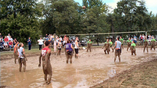 2010 14 Mud Volleyball
